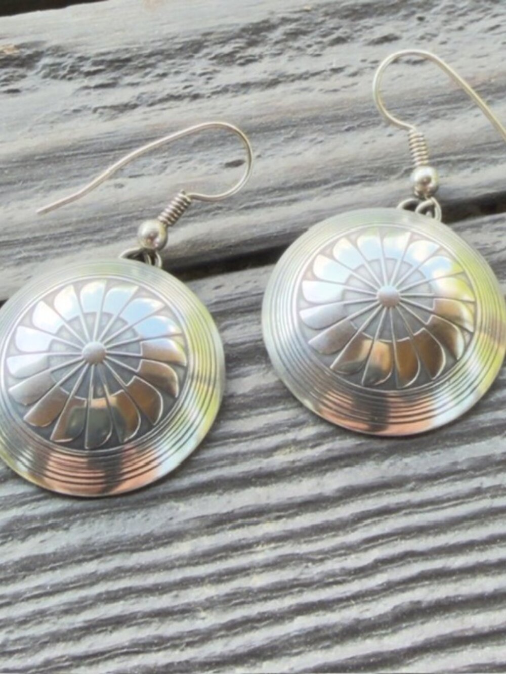 Vintage Southwestern Sterling Silver Stamped 1” Pinwheel Concho Earrings